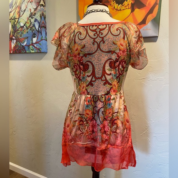 One world top - Picture 3 of 8